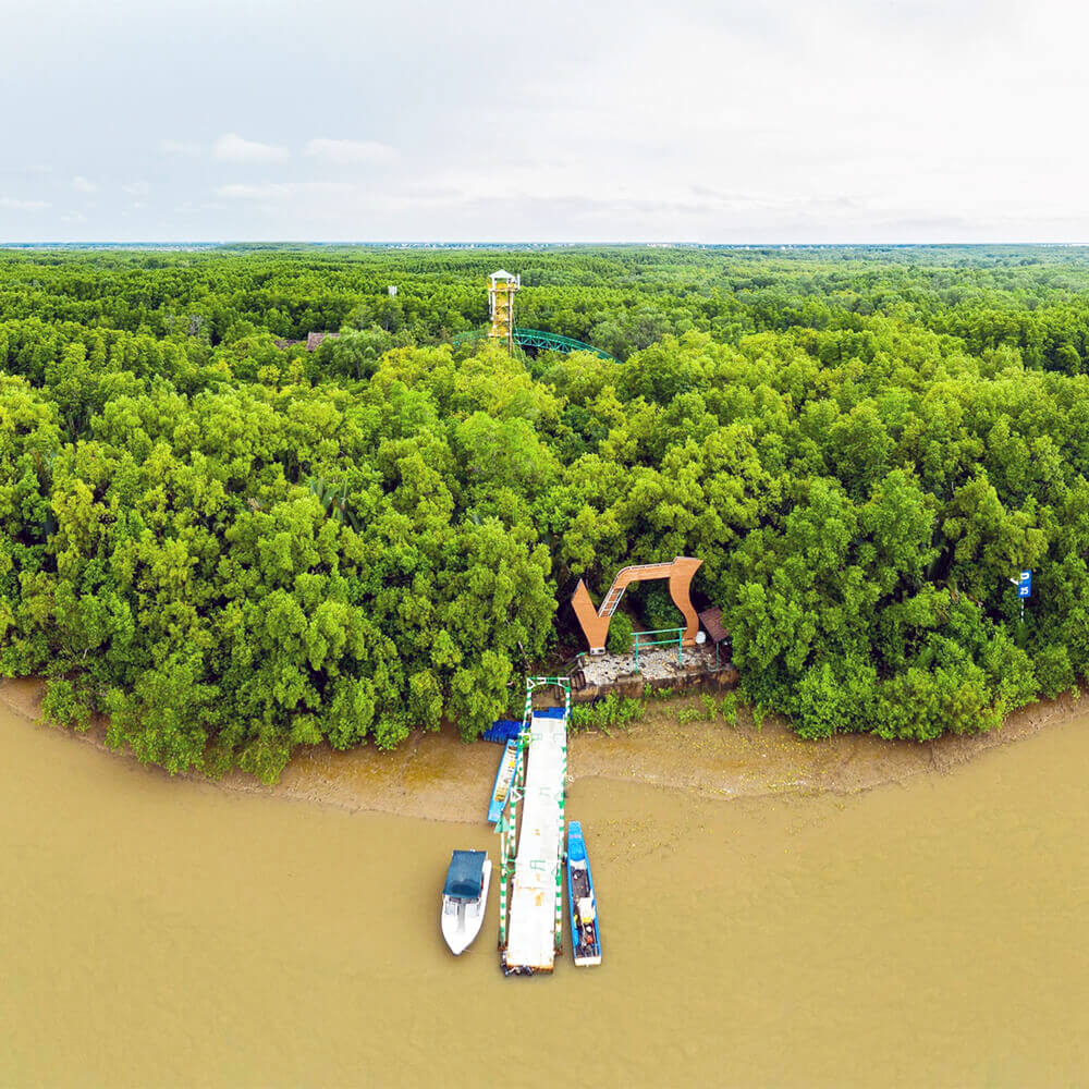 renting yachts and speedboats for trips to Can Gio